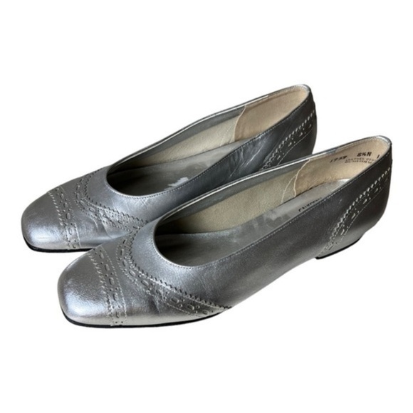 Vintage Shoes - Vintage 1970s California Magdesians Silver Flat Pump Shoes Size 8.5 N